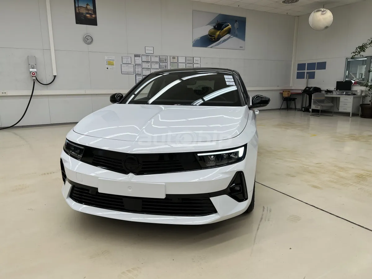 الحفاظ على التقاليد، واعتناق الدقة: رحلة في تراث أوبل الغني