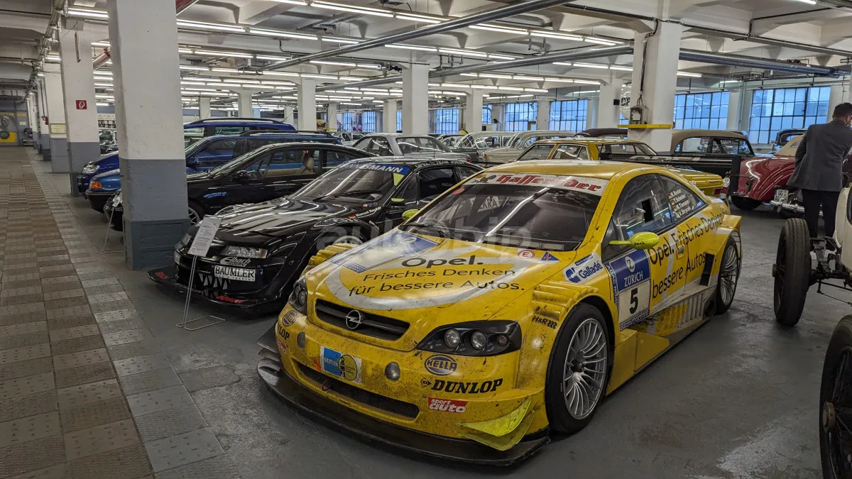 الحفاظ على التقاليد، واعتناق الدقة: رحلة في تراث أوبل الغني