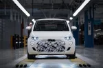 FIAT assemble les premières unités de présérie de la Nouvelle 500 Hybride à l&#039;usine de Mirafiori en Italie
