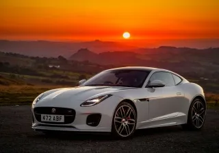 جاغوار تحتفل بسبعين عاما من XK 120، وتطلق سلسلة خاصة &quot;Chequered Flag&quot; من F-Type