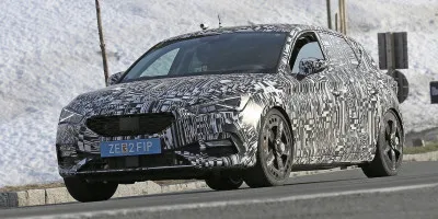 La Cupra Leon surprise en camouflage