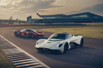 Premier tour de piste pour la Aston Martin Valhalla au circuit de Silverstone