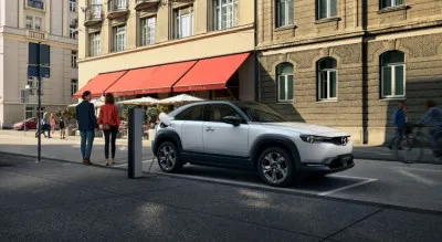 Salon De Tokyo : Mazda dévoile la MX-30, la première voiture électrique de la marque