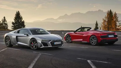 أودي R8 V10 RWD تندفع بعجلاتها الخلفية