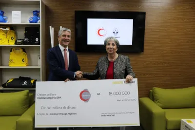 شركة Renault الجزائر تسلم شيك بمبلغ 18 مليون دينار للهلال الأحمر الجزائري