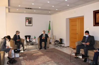 وزير الصناعة يلتقي سفير اليابان بالجزائر