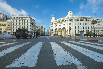 تمديد إجراءات الحجر الجزئي المنزلي، ورفع إجراء تعليق نشاط النقل أيام العطلة الأسبوعية