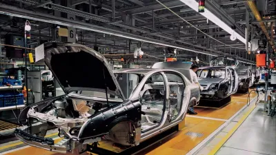 Les constructeurs automobiles arrêtent leurs activités en Russie