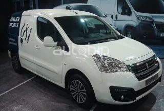Salon Oran 2015 / Peugeot : Nouveau Partner mis en avant