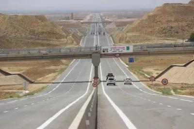 نقل : الوزير الأول يدعو الى الاسراع في تفعيل وحدات صيانة الطريق السيار شرق-غرب