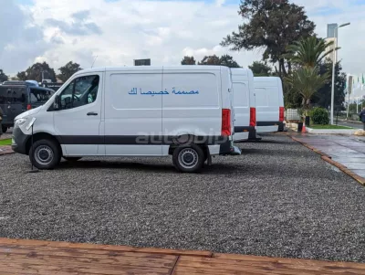 Le Mercedes-Benz Sprinter fourgon disponible à la commande