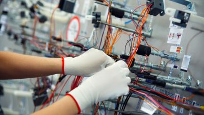 Sous-traitance: Le groupe APTIV projette de construire une usine de fabrication de câbles électriques automobiles en Algérie