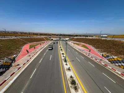 وضع حيز الخدمة لعدد من مشاريع الطرق بعدد من ولايات الوطن