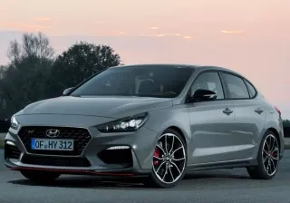 La Nouvelle Hyundai i30 Fastback N parcourt Rome-Paris en un temps record