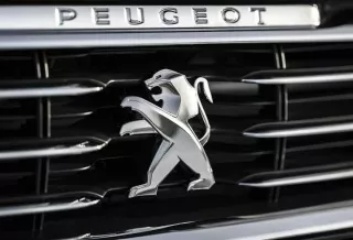 Le Premier Ministre signe officiellement le déclassement du terrain de Tafraoui qui accueillera l&#039;usine Peugeot Citroën Production Algérie 