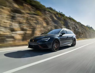 CUPRA appose son ADN sur la Leon avec la Leon CUPRA R ST