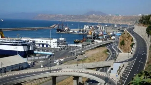 إعادة فتح مقطع طريق الميناء بوهران