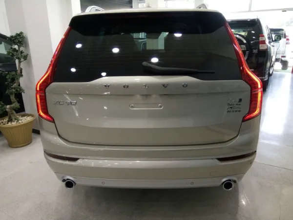 فولفو إكس.سي 90 7 اماكن 2.0 ل T6 AWD بقوة 320 حصان الجديدة بسعر 14.500.000 دج (بالرخصة) لدى بائع سيارات متعدد العلامات