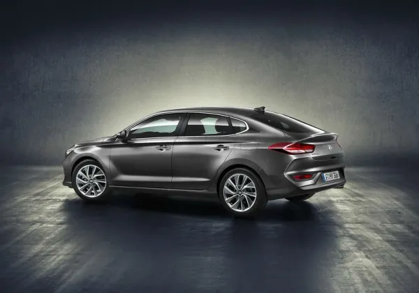 ورود الأخبار متواصل: هيونداي تطلق i30 فاستباك مع i30 N