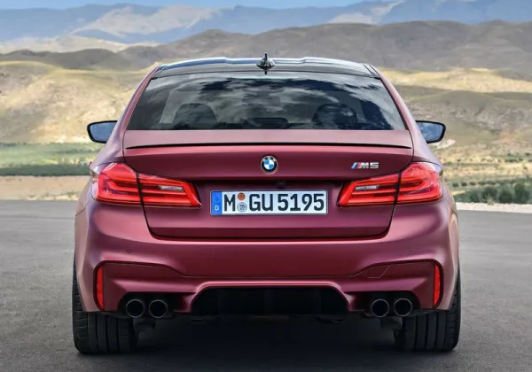 BMW تكشف عن M5 الجديدة: 4.4 ل V8 مزدوج التوربو، 600 حصان و 750ن.م و نقل كلي