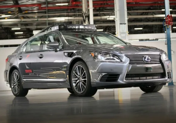 معهد تويوتا للأبحاث يقدم سيارة تجريبية ذاتية القيادة في معرض الكترونيات المستهلك بلاس فيغاس