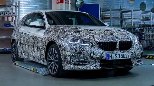 سيارة BMW 1 Series تظهر بدون تمويه