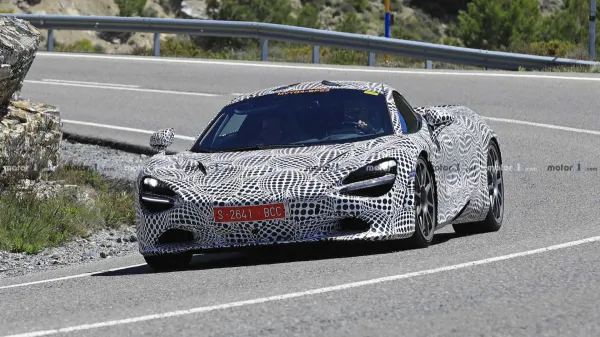 Spyshots: McLaren 720S Hybrid