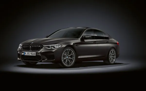 BMW fête les 35 ans de M5 avec une série limitée &quot;Edition 35 Years&quot;