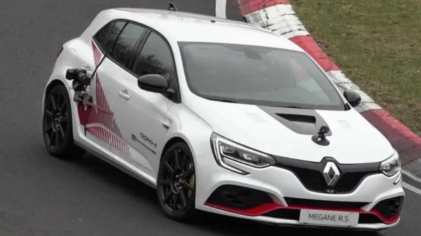 Renault Megane RS Trophy R bat le record du Nurburgring