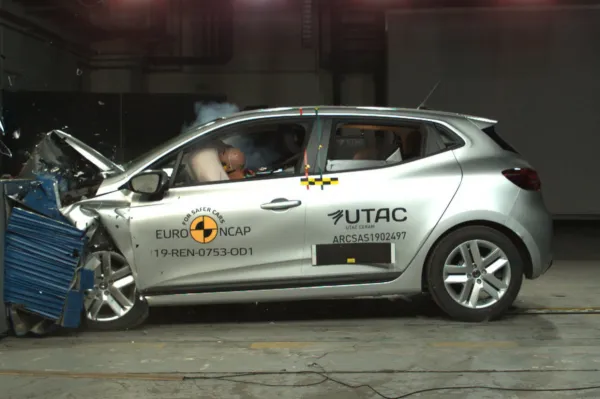 سلامة : سيارة Renault Clio 5 تتحصل على العلامة الكاملة في اختبار التصادم