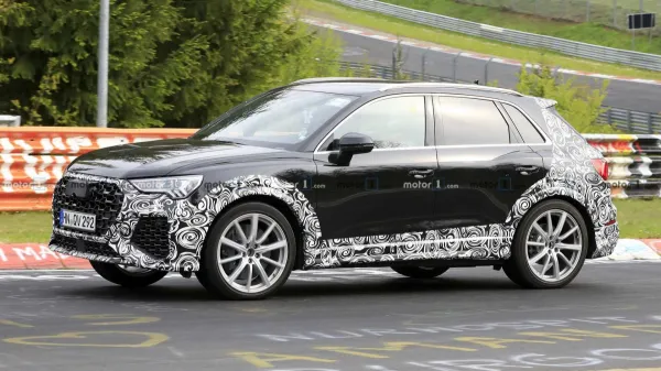 Spyshots: Audi RS Q3 camouflée au Nurburgring