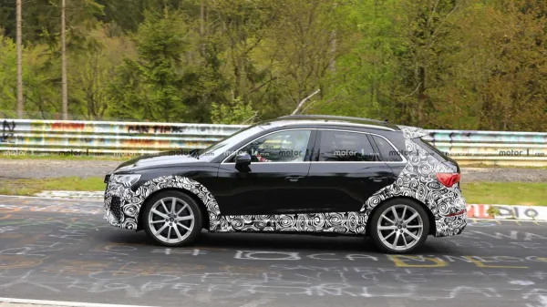 Spyshots: Audi RS Q3 camouflée au Nurburgring
