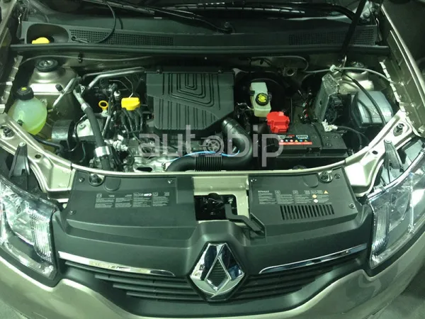 Salon Auto Alger 2015 / Renault : Symbol made in DZ à 1 079 000 da TTC