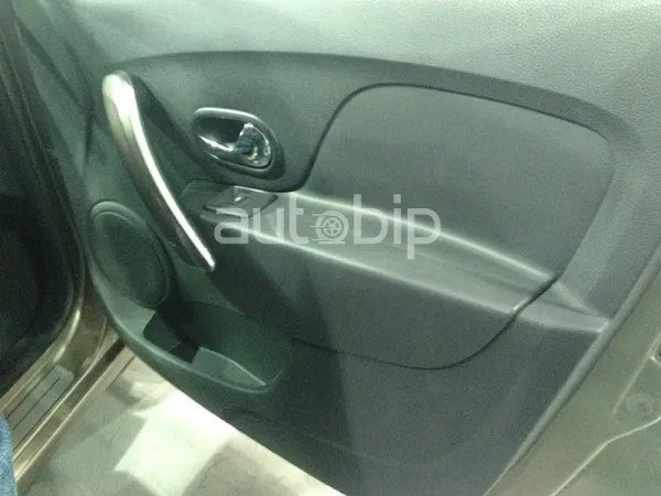Salon Auto Alger 2015 / Renault : Symbol made in DZ à 1 079 000 da TTC