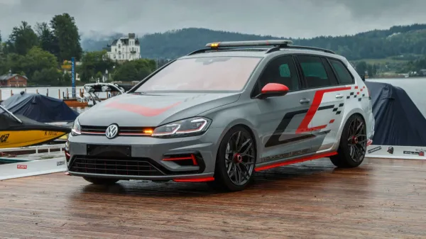 Les apprentis de Volkswagen présentent Golf GTI Aurora