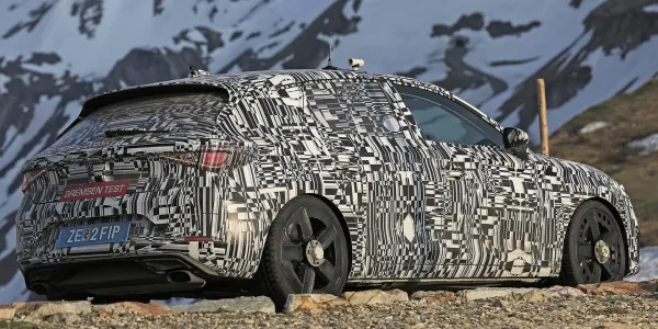 La Cupra Leon surprise en camouflage