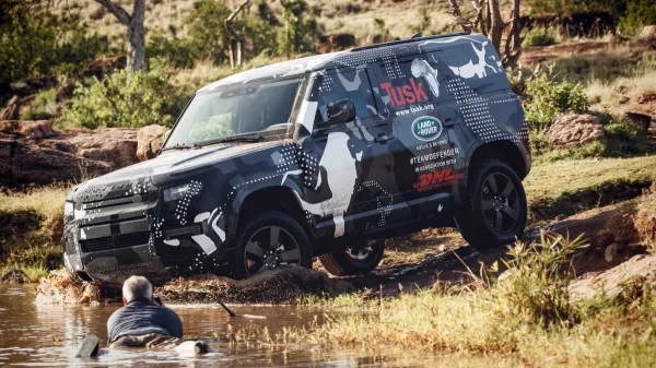Futur LAND ROVER Defender, Série de tests au Kenya