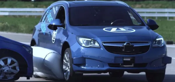 ZF dévoile son prototype d’airbag latéral extérieur