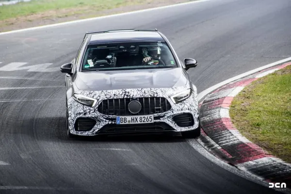 أقوى سيارة مرسيدس A45 AMG مجهزة بمحرك رباعي الاسطوانات بقوة 421 حصان !
