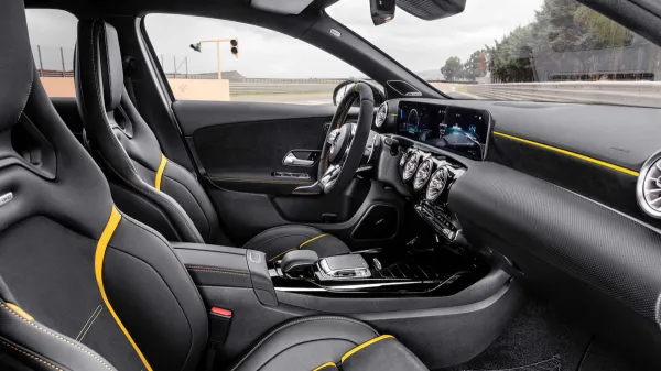 Amg تقوم بوضع لمستها على الـ Mercedes CLA 45
