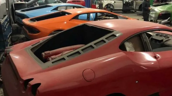 Fabrication de fausse Ferrari et Lamborghini au Brésil