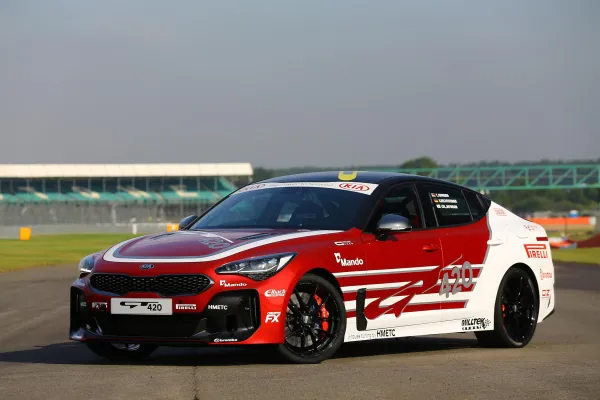 KIA Stinger GT420 : unique...mais pour circuit!