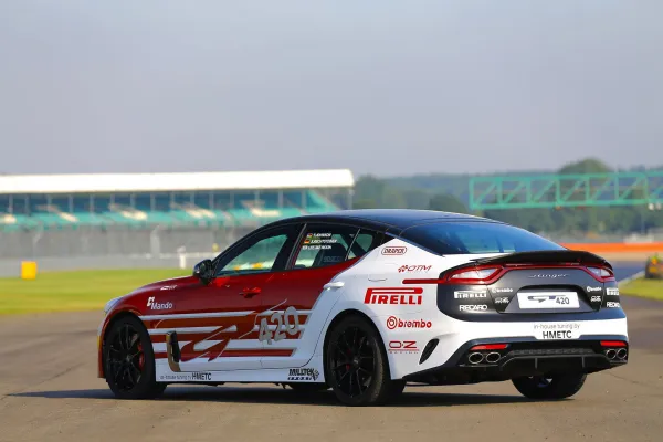 KIA Stinger GT420 : unique...mais pour circuit!