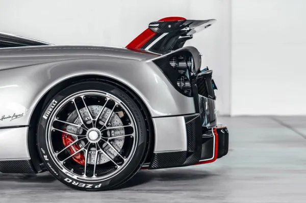 Pirelli équipera la Pagani Huayra Roadster BC