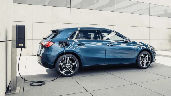 شركة Mercedes تطلق النسخة الكهربائية من A250 و B250