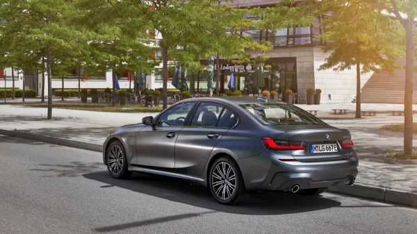 La nouvelle BMW 330e entre en scène