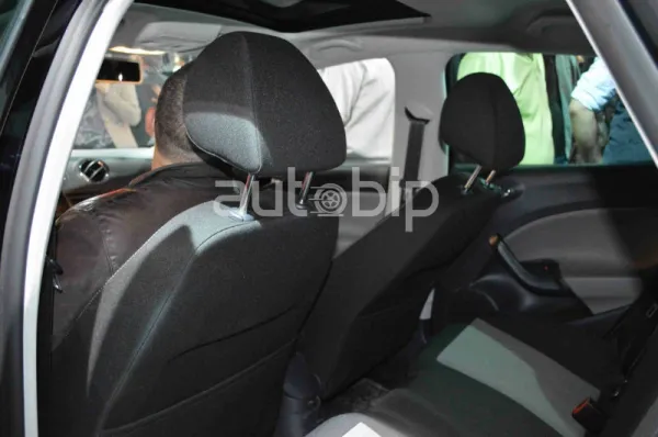 Salon Auto Alger 2015 / Seat: La Ibiza Fully avec toit remisée à 1.449.000 DA