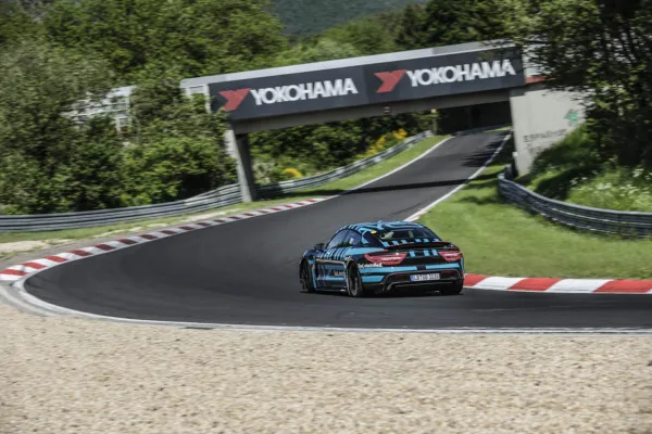 Porsche Taycan bat un record sur le circuit du Nürburgring