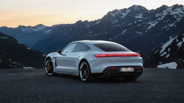 Porsche présente le Taycan, le premier véhicule électrique de la marque