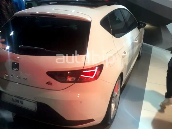 Salon Auto Alger 2015 / Seat: La Leon FR+ tombe à 2.599.000 DA